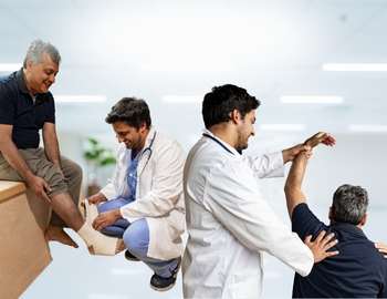 doctors-checking-patients-with-leg-fracture-and-shoulder-pain