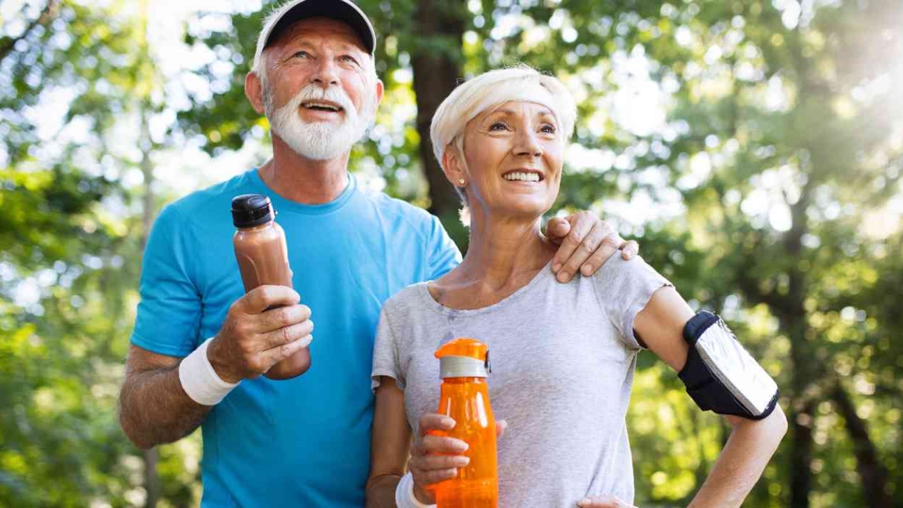 healthy-senior-couple-exercising-for-healthy-life